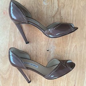 manolo blahnik patent leather peep toe pump, chic and sophisticated, 3 inch heel